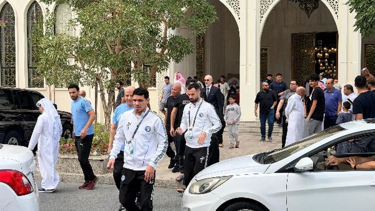 بيراميدز يؤدي صلاة الجمعة داخل فندق في لوسيل خلال استعداداته لمباريات قطر